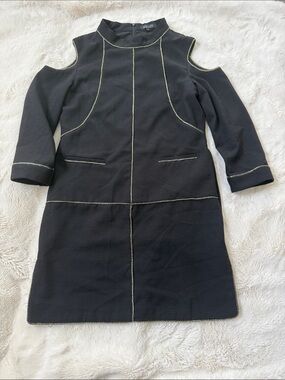 Elliatt Black Cold-Shoulder Shift Dress with Contrast Stitching sz M